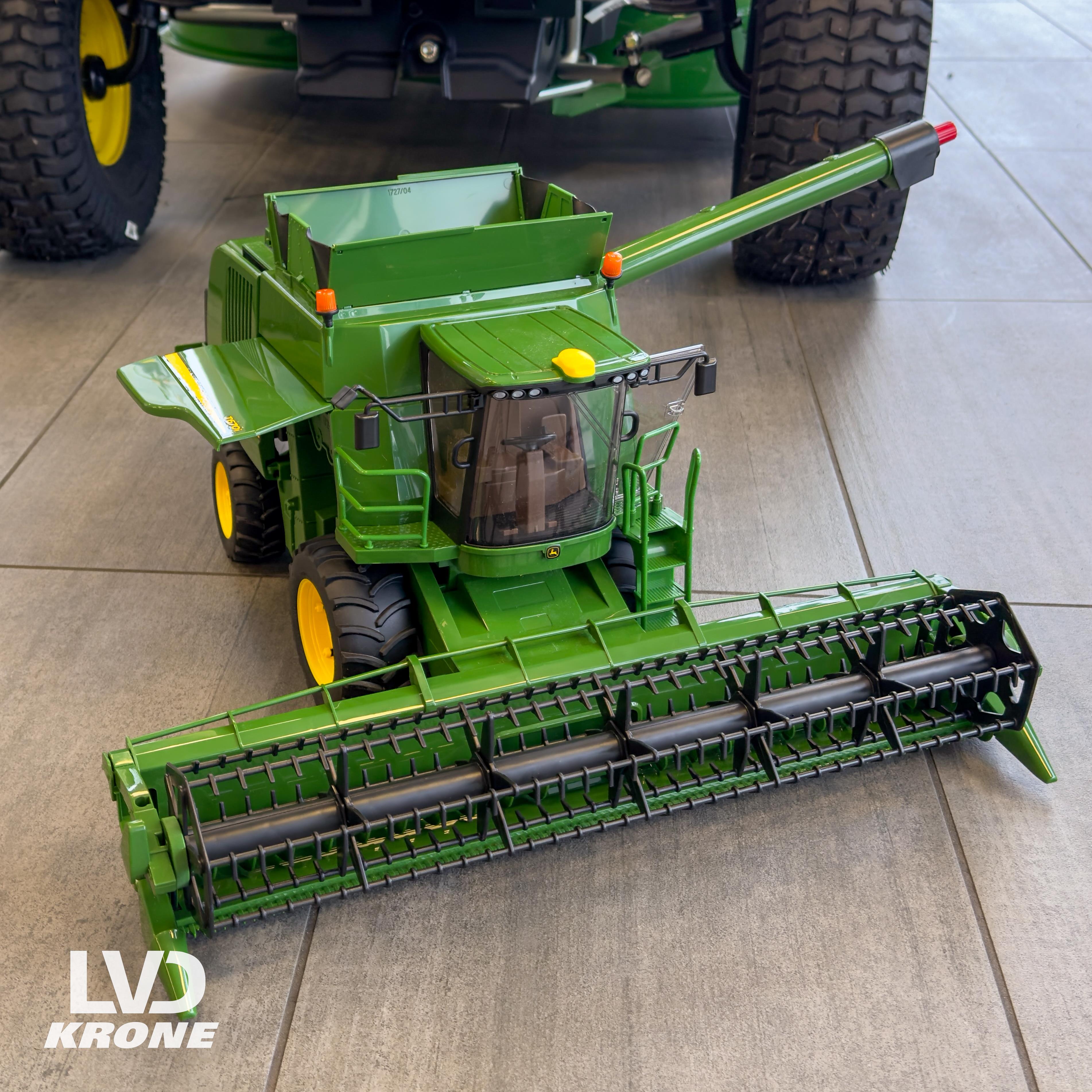 JD MÄHDRESCHER T670  1:16 JD MÄHDRESCHER T670  1:16